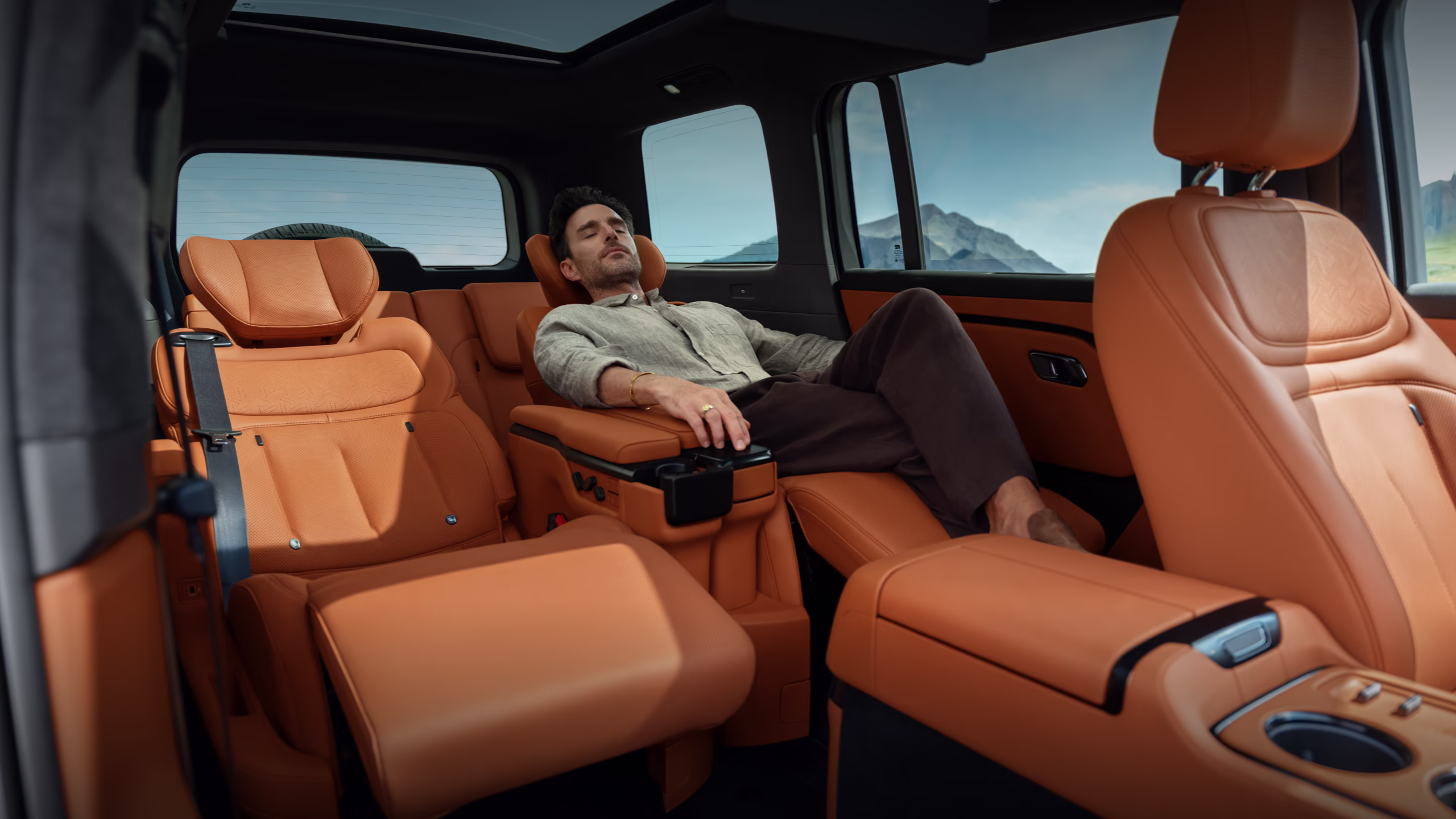 Versatile Seats, Spacious and Luxurious Cabin